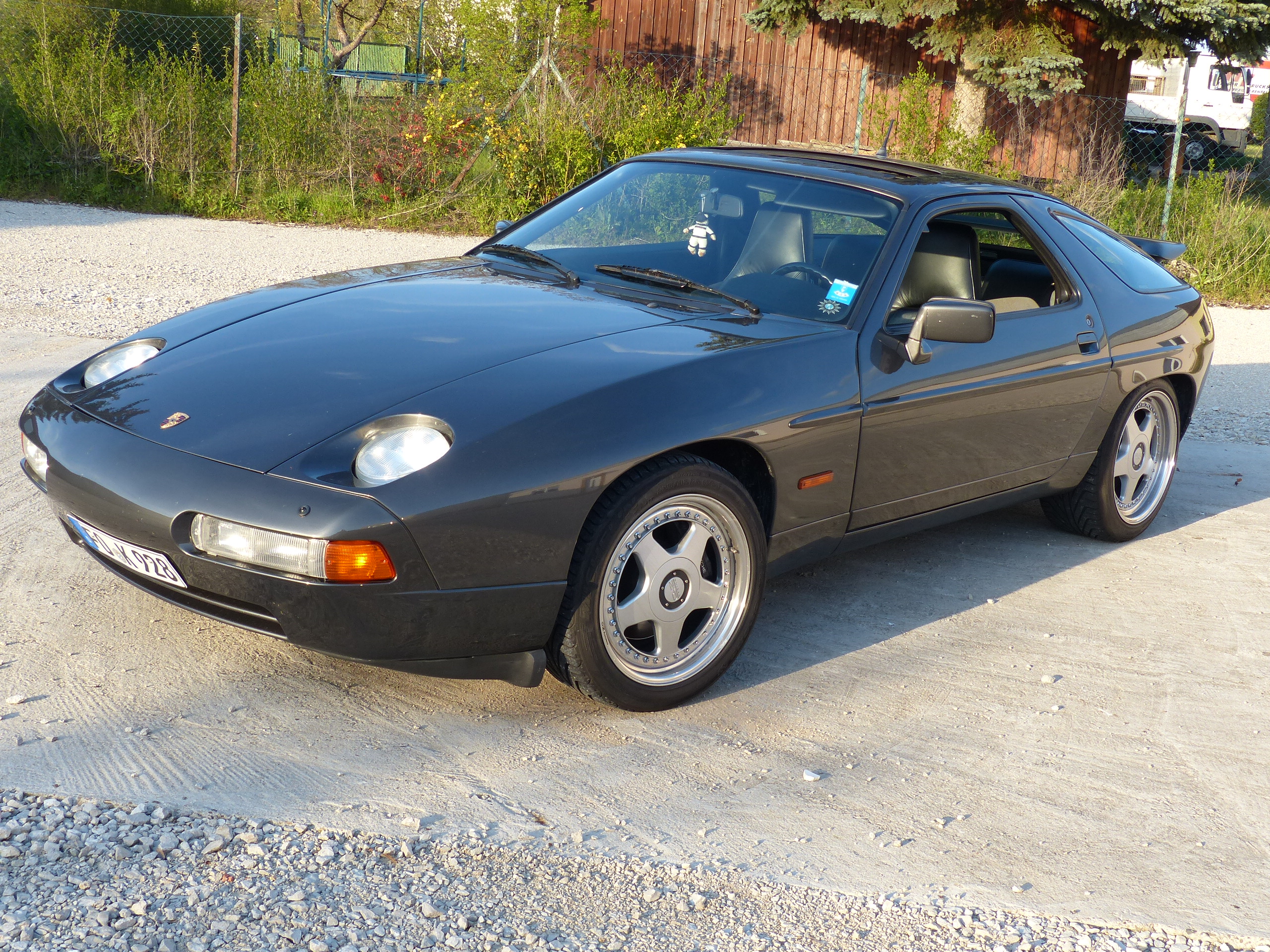 Porsche 928